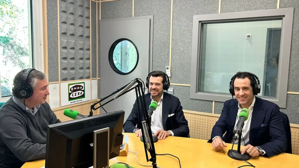 Entrevista a José María Piñar y Carlos Piñar en el programa Andalucía Capital de Diego García Cabello de Onda Cero Andalucía 2 Entrevista a José María Piñar y Carlos Piñar en el programa Andalucía Capital de Diego García Cabello de Onda Cero Andalucía 2 - Elmya
